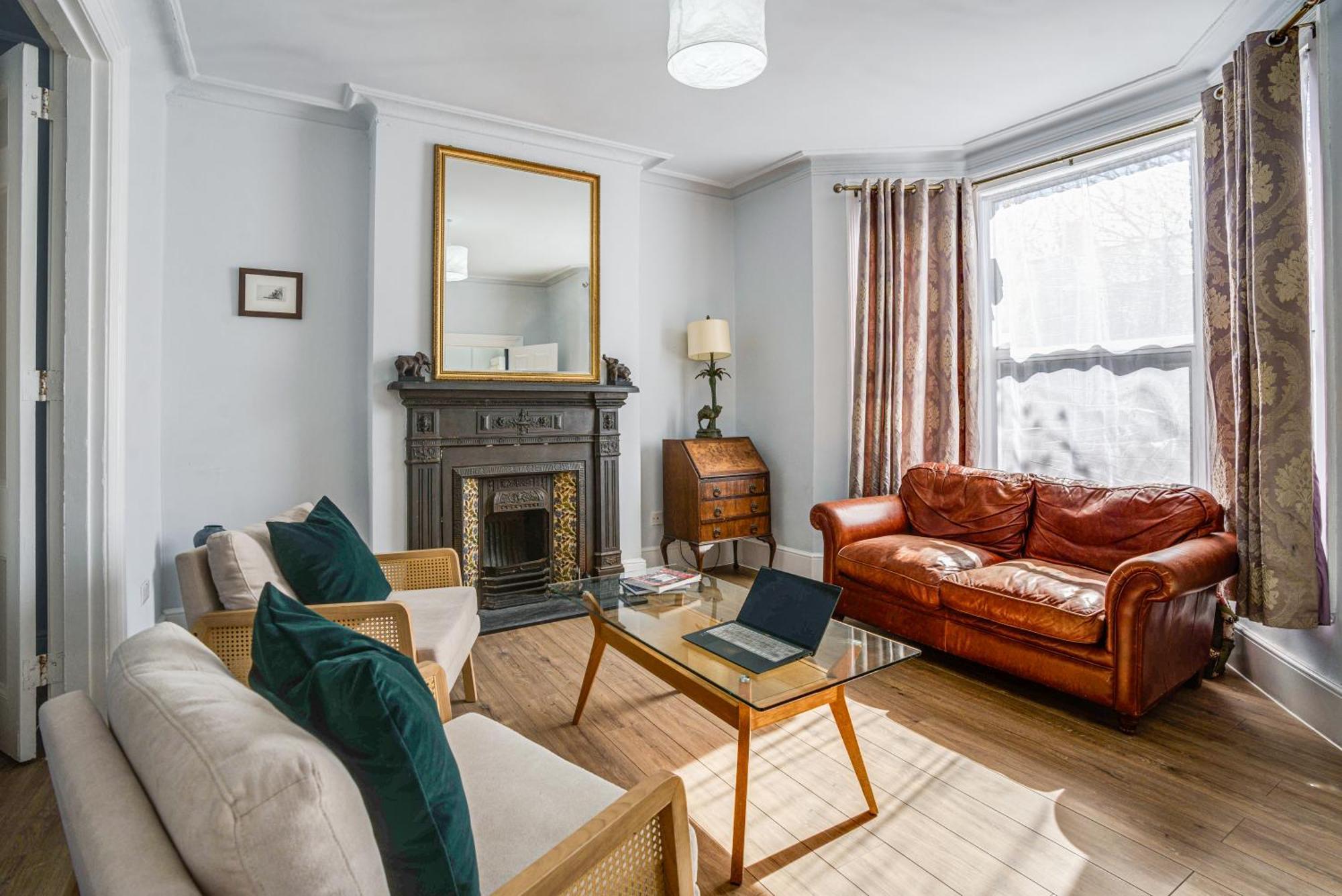 150 Sqm 4br In East London, Groups & Families, Free Parking, Fast Wifi London